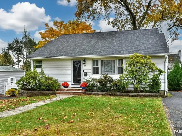 82 Grove St, Waldwick, NJ 07463
