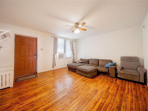 2nd image of 943 S Filmore St
