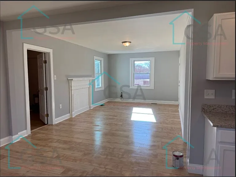 694 Saxon Ave — Photo 4