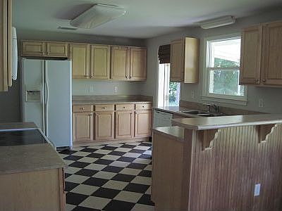 2nd image of 708 Island View Dr