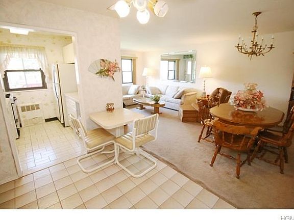 large entry with tile and room for breakfast table
