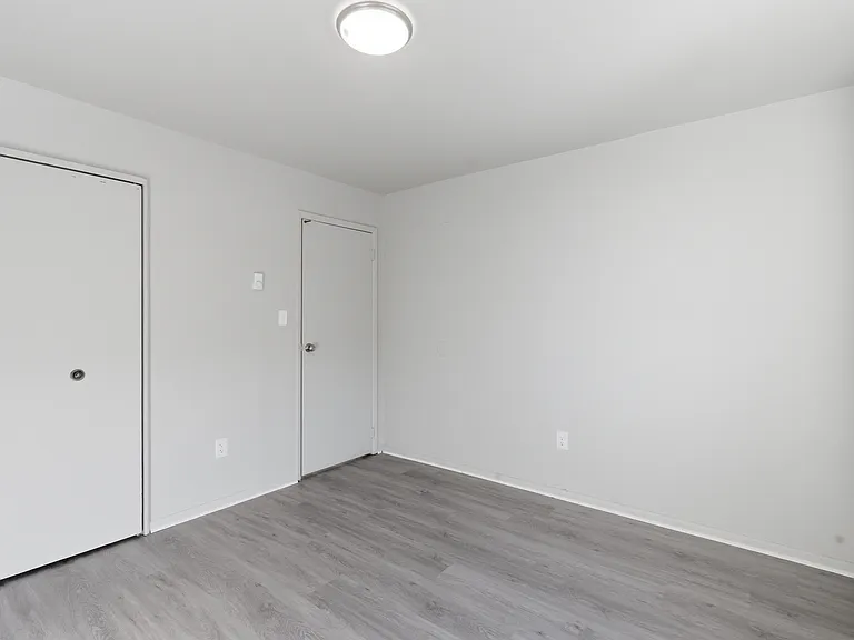 Hubbard Apartments — Photo 29