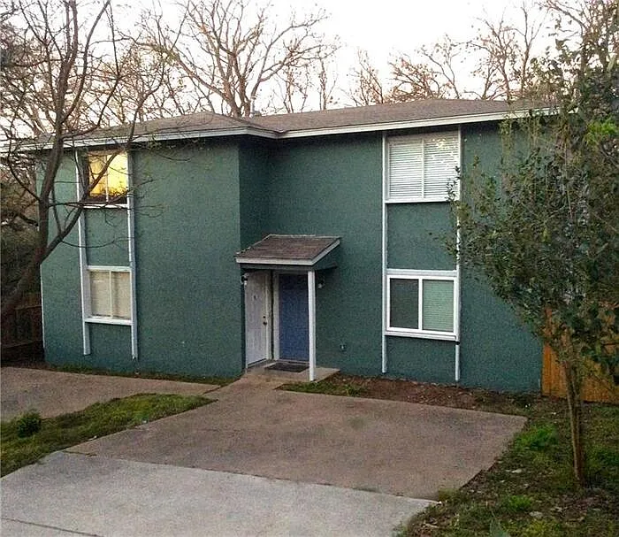 2 bed, 1.5 bath, 1000 sqft, $1,495 — Photo 3