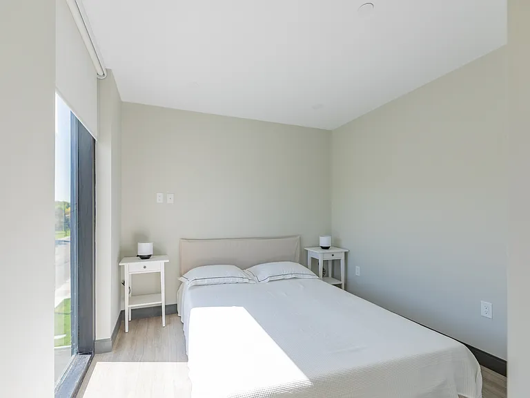 699 Niagara St — Photo 32