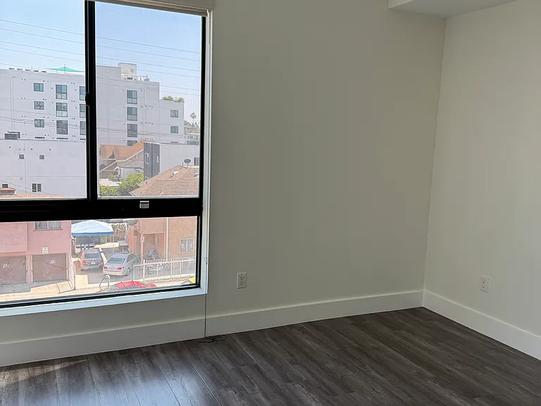 1046 S Serrano Ave #4 — Photo 21