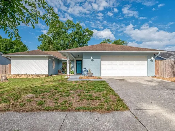 18322 Swan Lake Dr, Lutz, FL 33549