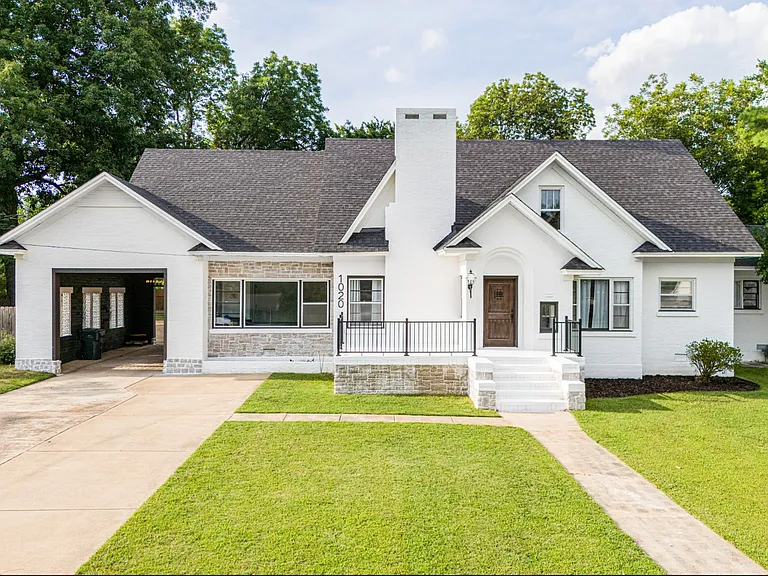 1020 W Matthews Ave — Photo 1