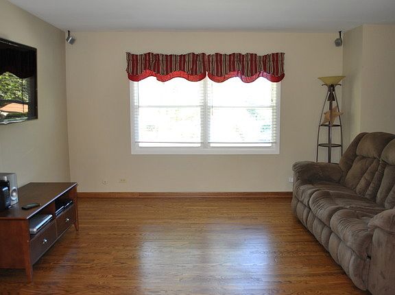 4th image of 321 Hiawatha Dr