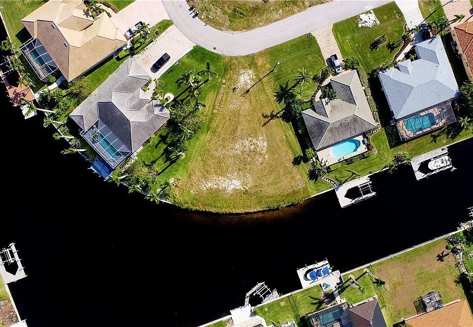 1st image of 4320 SW 18th Ave