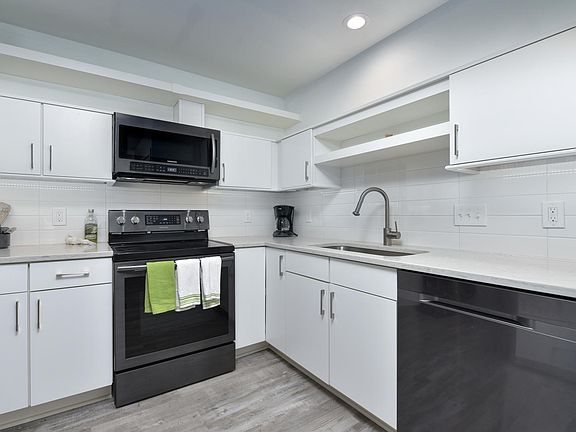 4th image of 2206 W 6th St #2