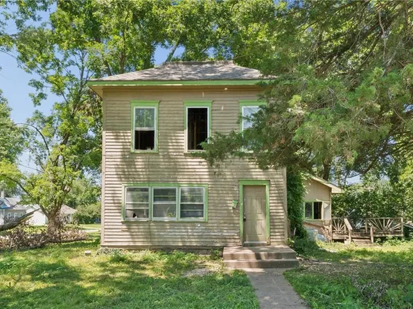 703 E 4th St, Ottawa, KS 66067