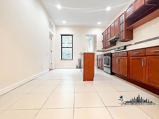 3rd image of 316 Jefferson Ave APT 4