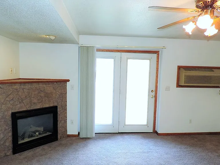 530 Iris Ave — Photo 3