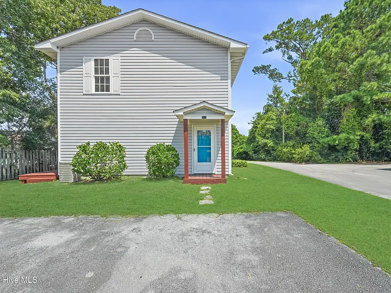 301 Johns Way — Photo 1