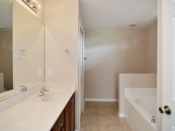 2nd image of 226 NE Sagamore Ter