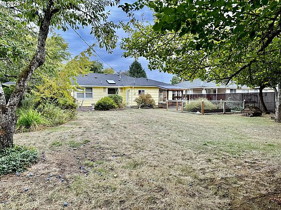 2nd image of 1470 Queens Way