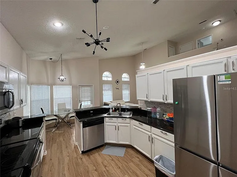 755 Riggs Cir — Photo 3