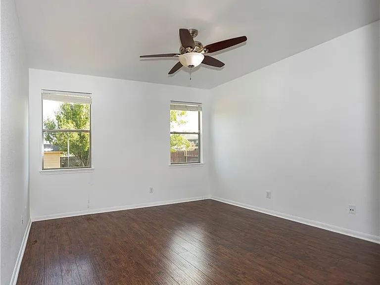 394 Pecan Mdws — Photo 8