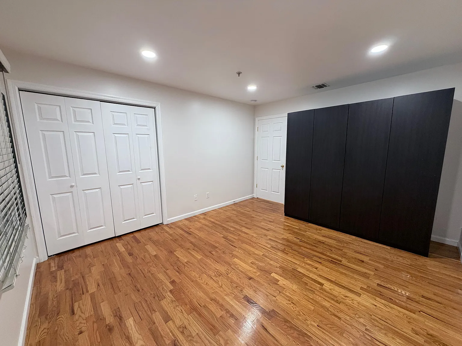 2 bed, 1.5 bath, 1041 sqft, $3,200 — Photo 4