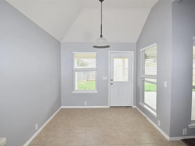 30315 Castle Forest Dr — Photo 11