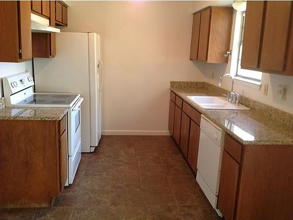 3rd image of 95 Park Trail Dr