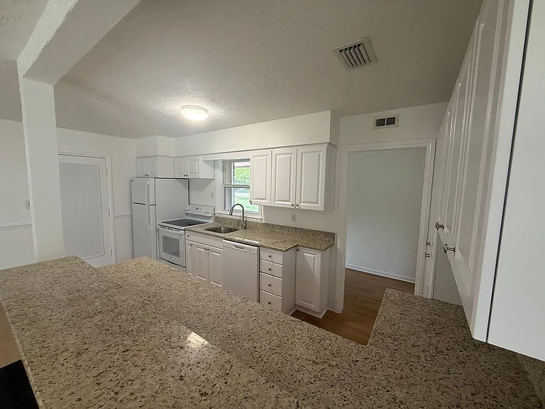 2588 Colorado St — Photo 12