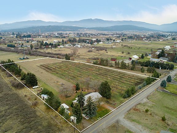 Aerial (lines approx.)