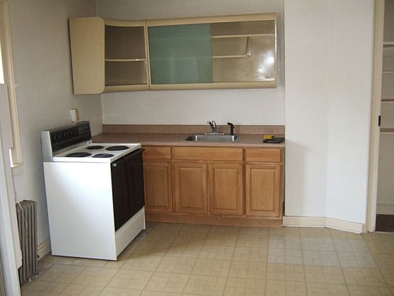 2nd flr kitchen 13x13