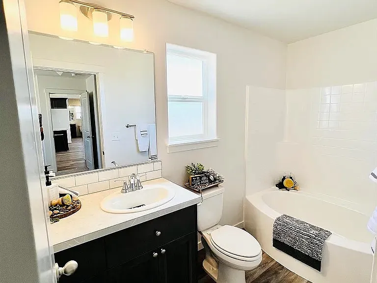 585 Kanner Ln — Photo 5