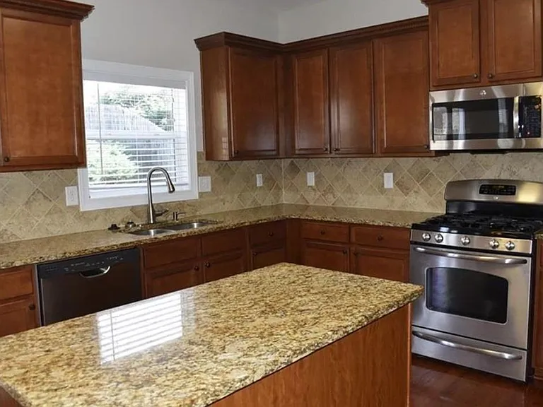 3327 Edenridge Ct — Photo 3