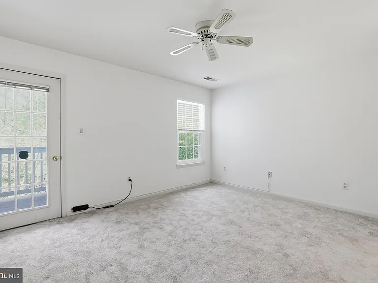 2844 Yarling Ct — Photo 12