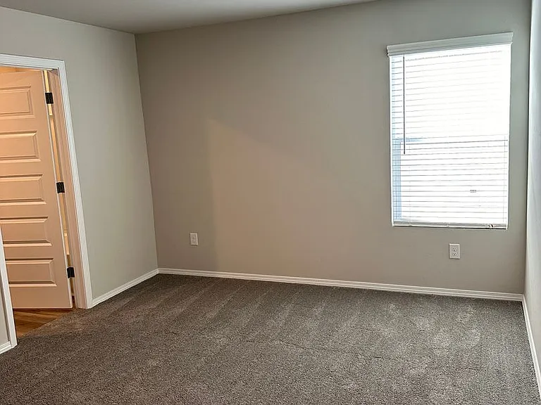 10004 SW 42nd St — Photo 8