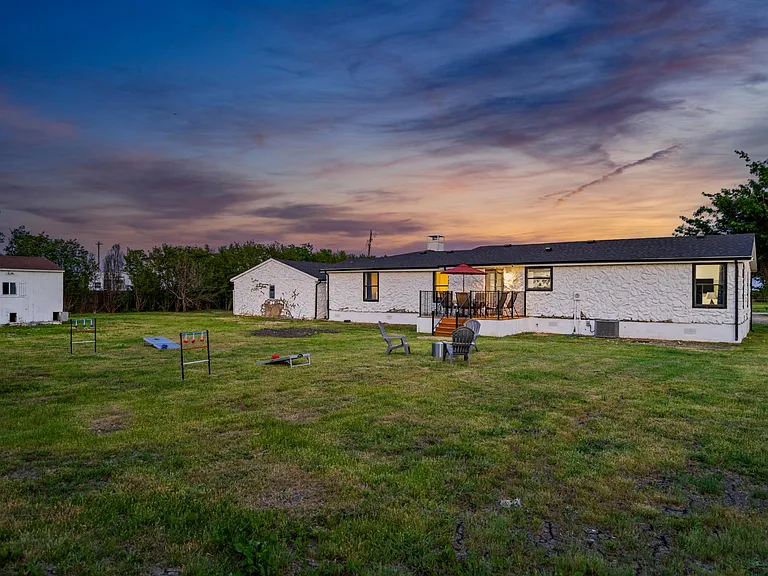 303 Jeanne Ln — Photo 36