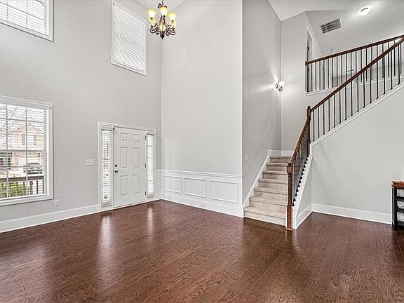 4th image of 556 Olympic Way