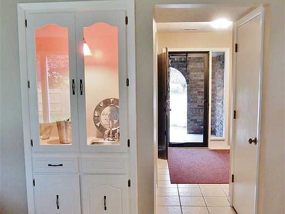 3rd image of 21260 Greenlawn Cir