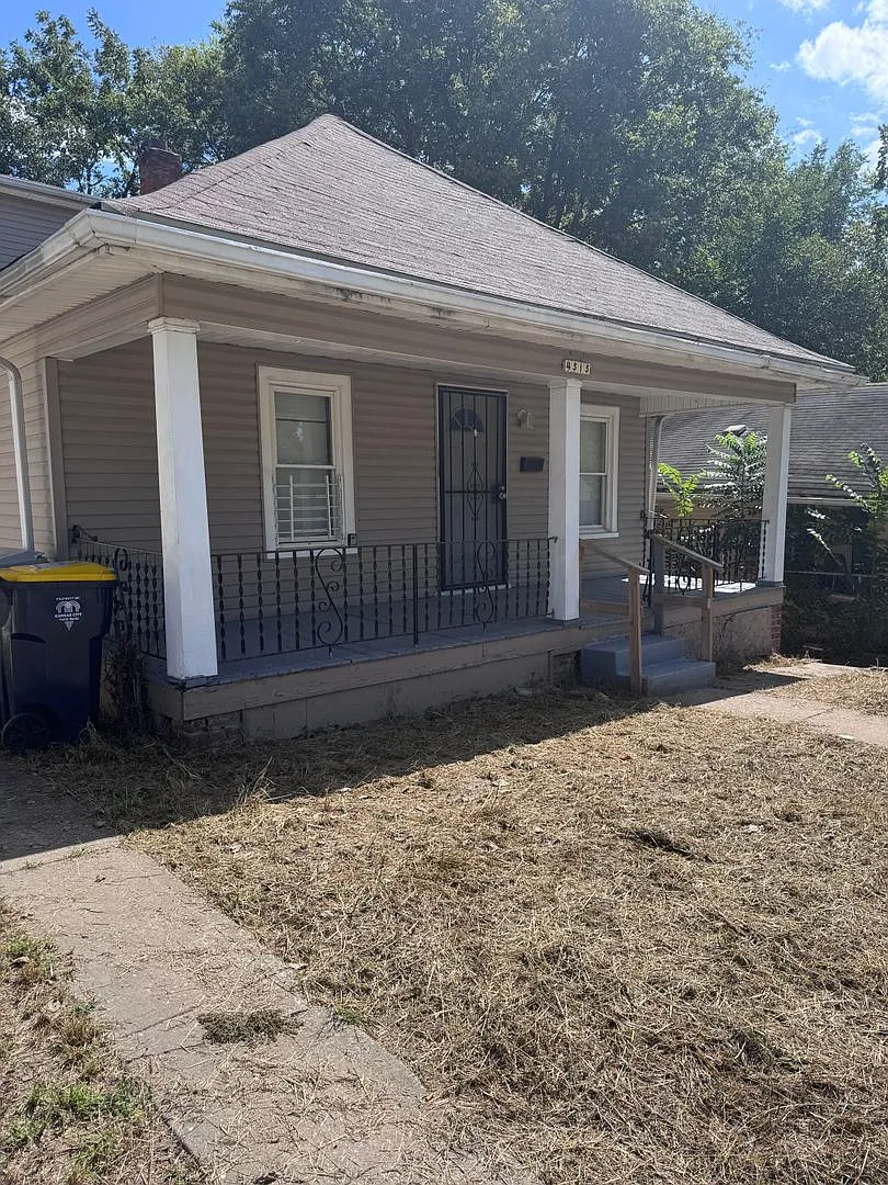 Just Listed! — Photo 1