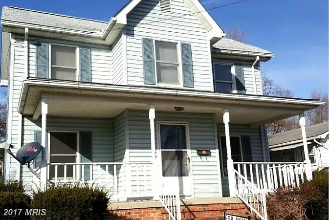 228 S Commerce St photo 1
