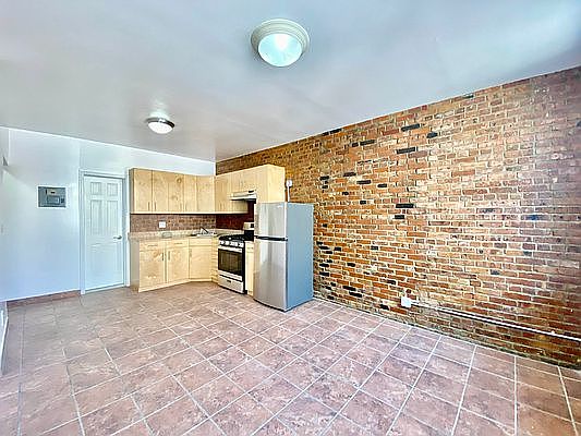 5th image of 297 Pleasant Ave #5AA
