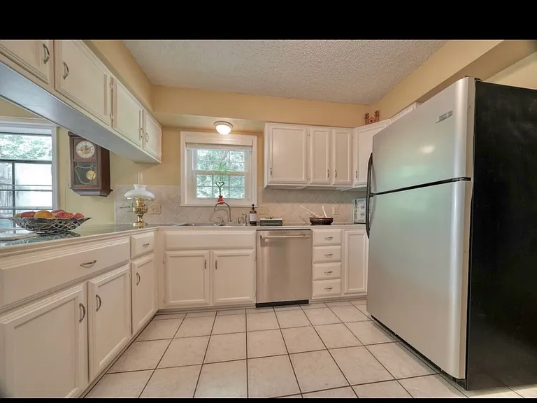 1379 Bridle Path Ln — Photo 5