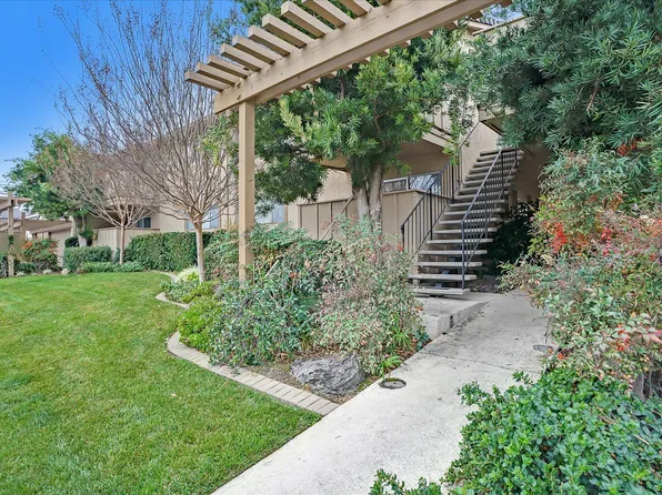 Lawrence Arms Apartments