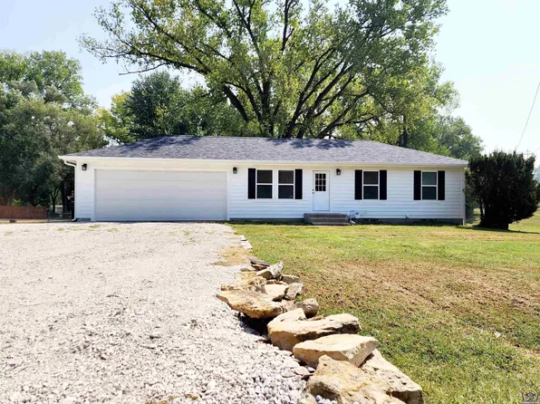 3650 NE Applewood Dr, Topeka, KS 66617