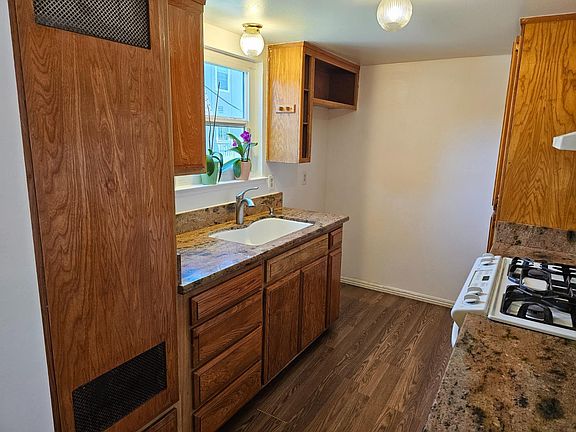 3rd image of 5616 Hillsdale Blvd APT C