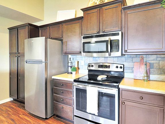 5th image of 1735 W Bennett St #E206