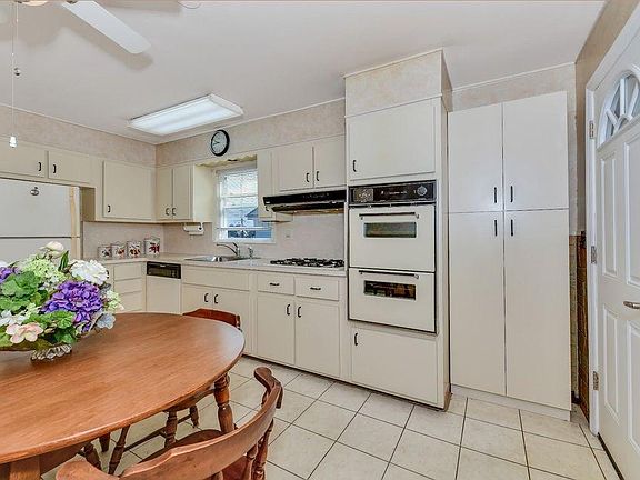 5th image of 263 Mary Lou Ave Floor 1