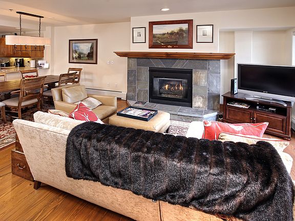 3rd image of 61 Avondale Ln Suite 204