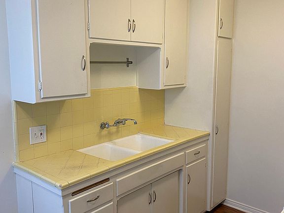 4th image of 1820 Manning Ave APT 1