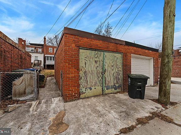 4th image of 220 Jefferson St NW