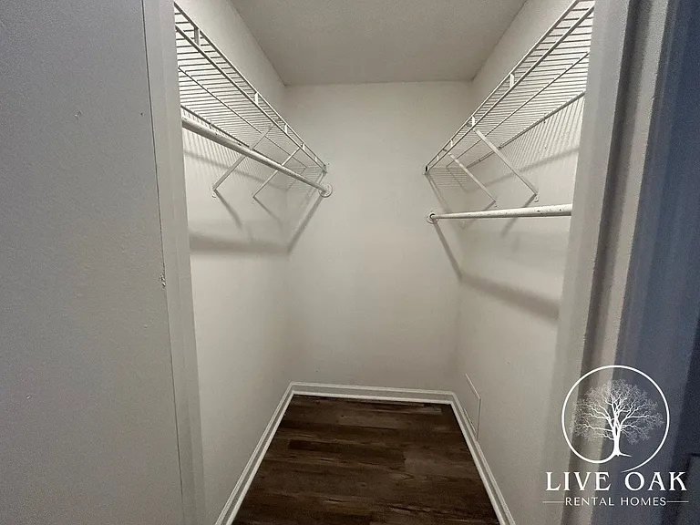 904 Willowbrook Dr — Photo 8