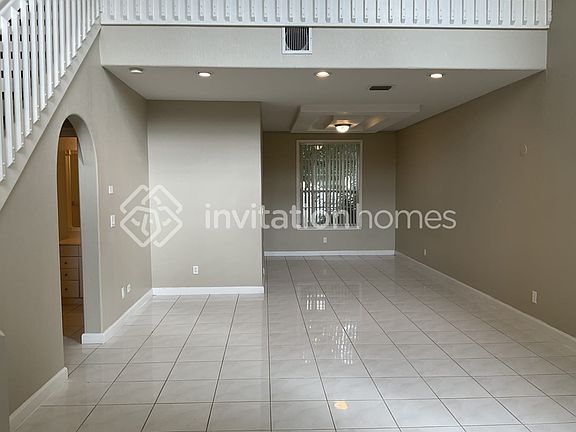 3rd image of 215 La Costa Ct