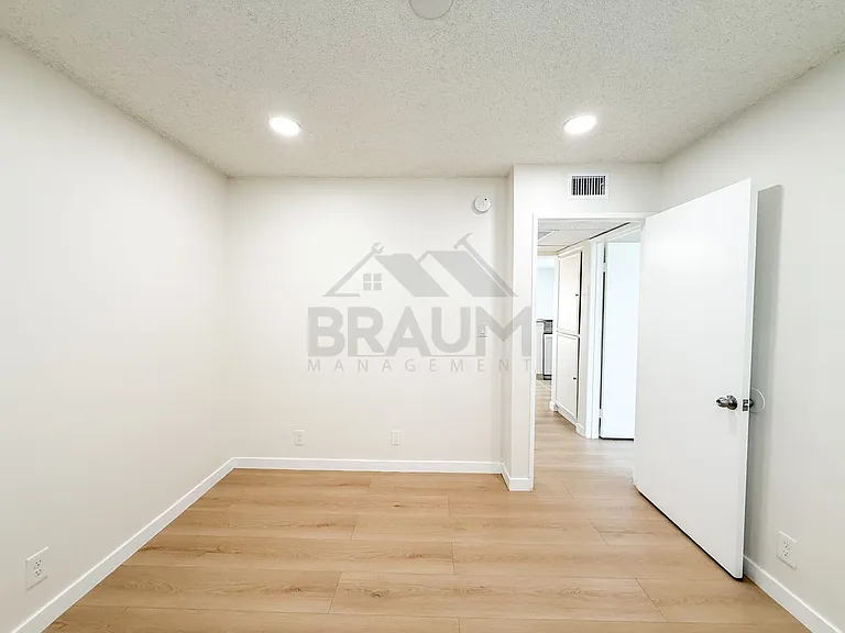 14801 DELANO — Photo 19
